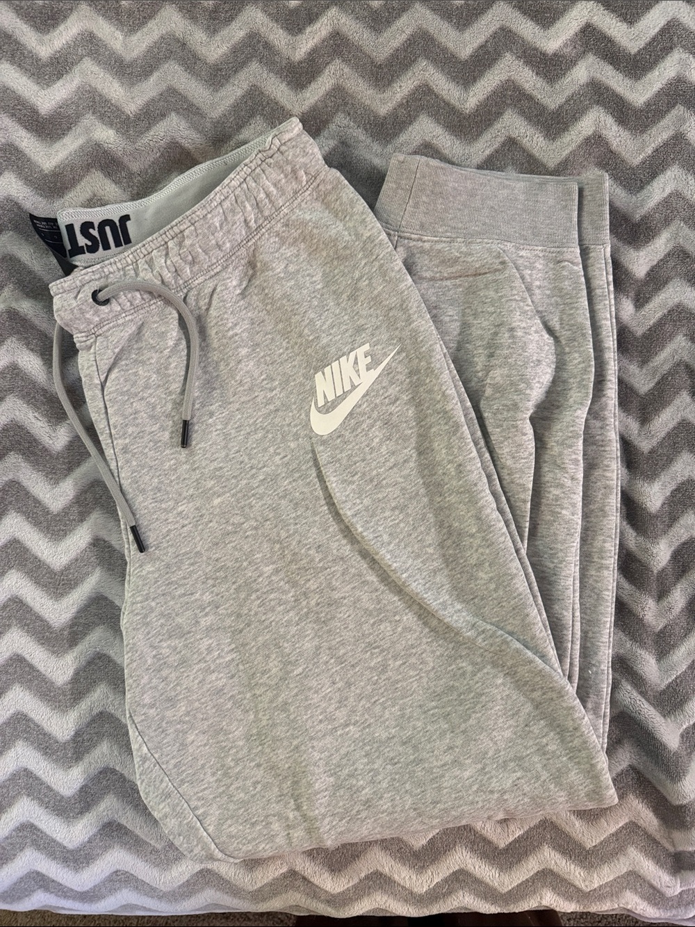 Nike Women’s ' Grey Fleece Jogger Pants